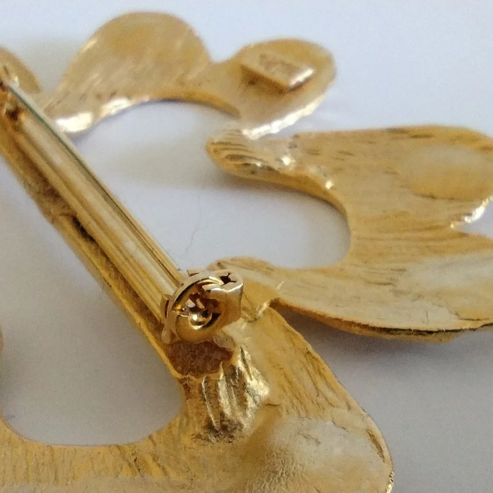 Ultra Craft gold-tone flower scarf brooch